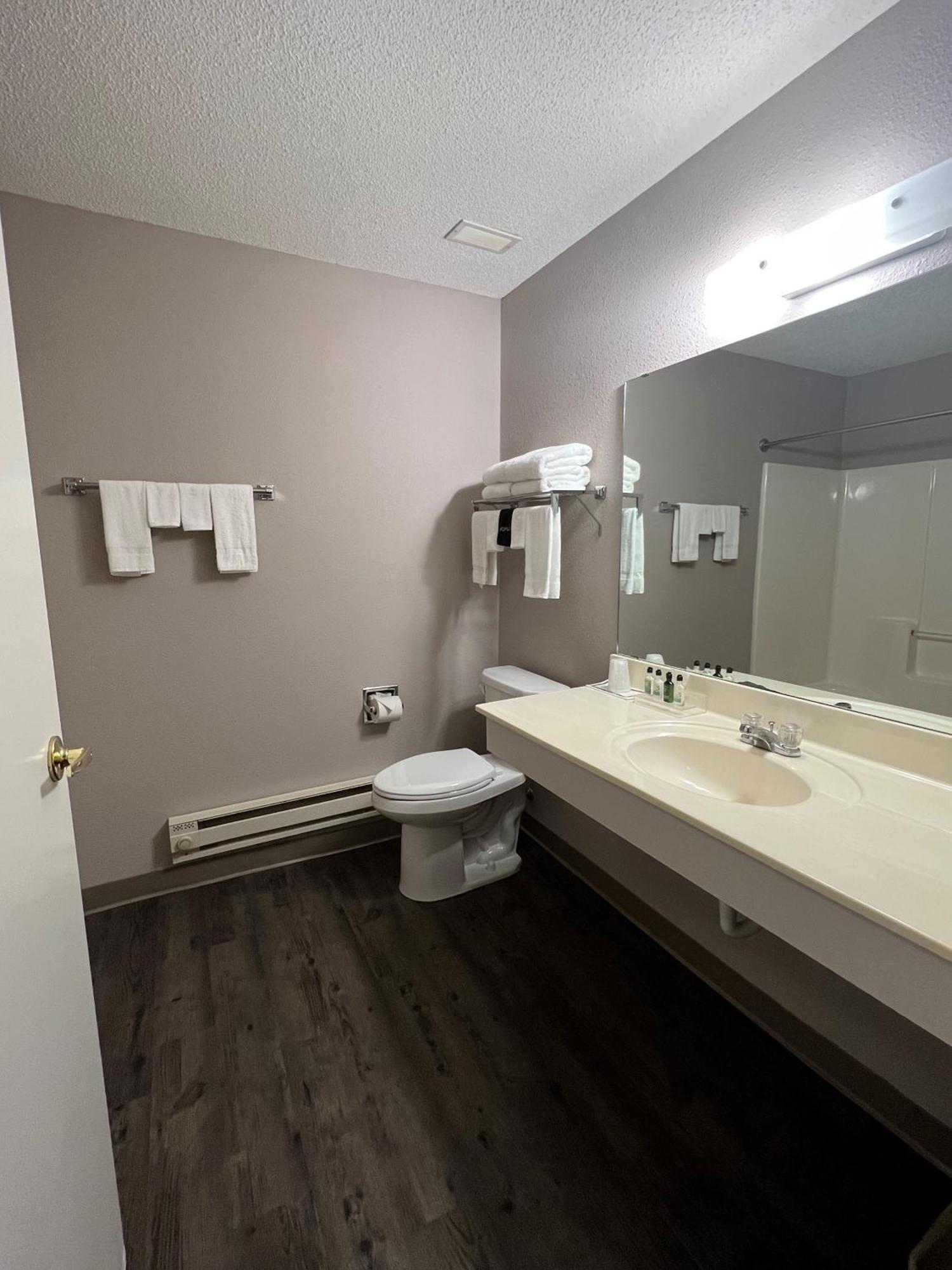 Country Inn Walker מראה חיצוני תמונה